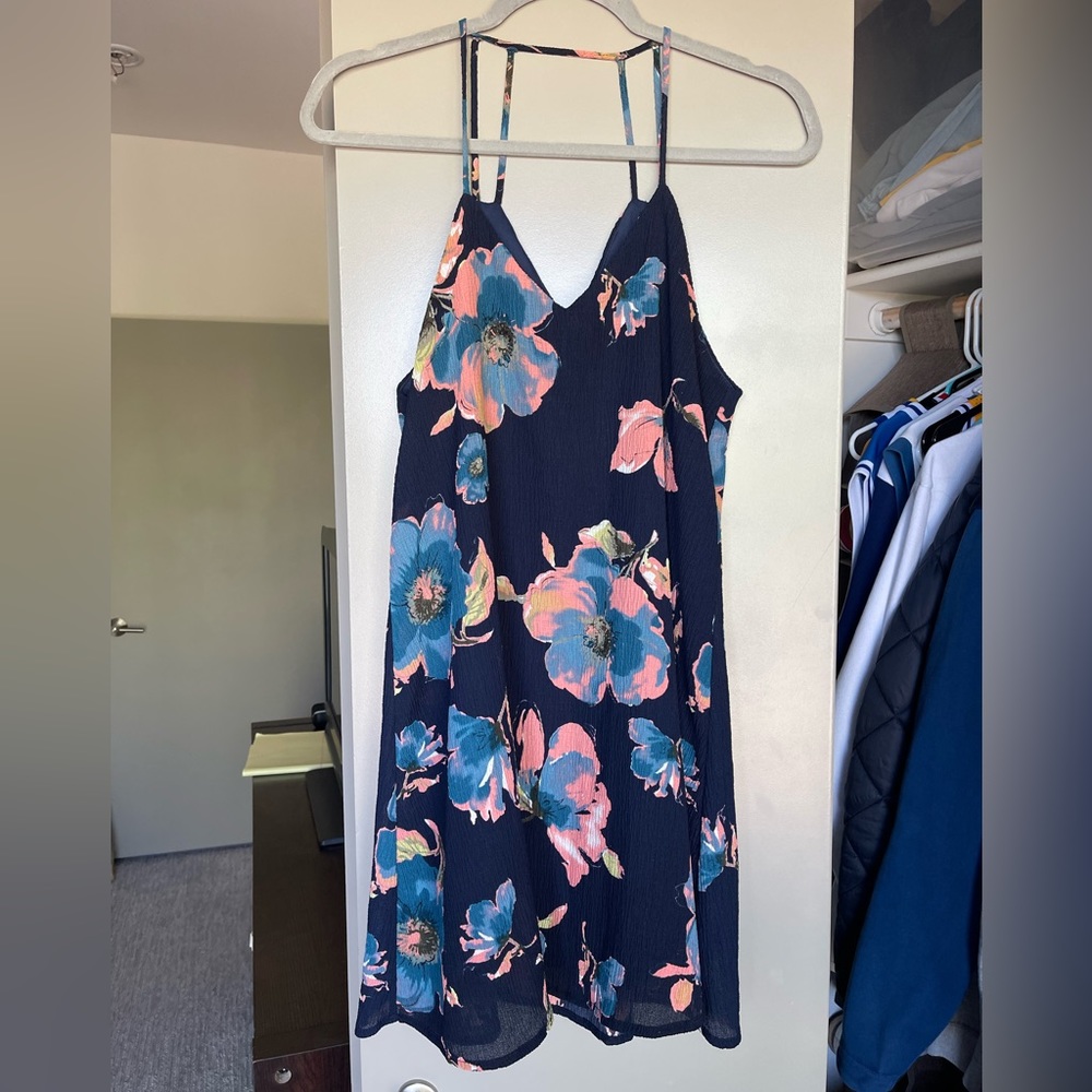 Floral dress, the perfect wedding guest dress!